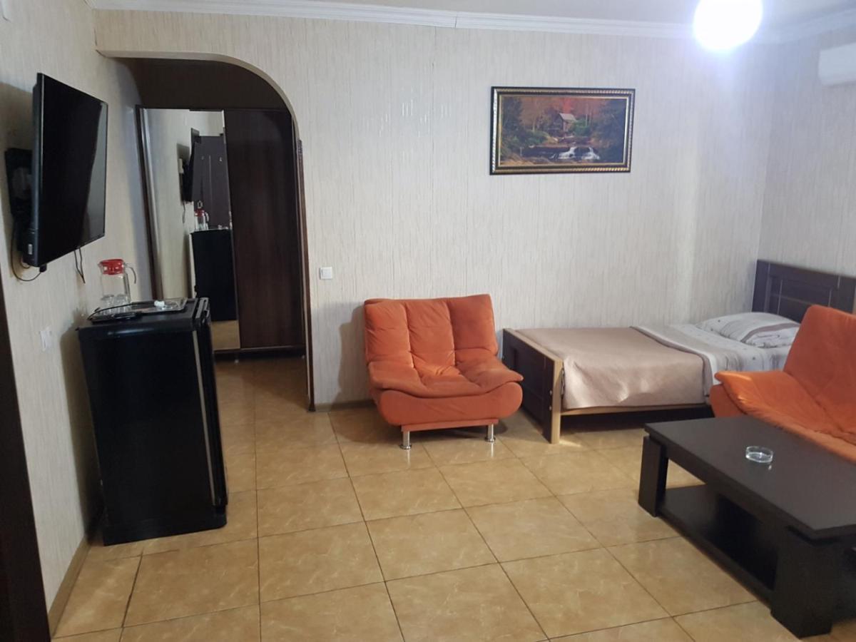 Hotel Selika ルスタヴィ エクステリア 写真